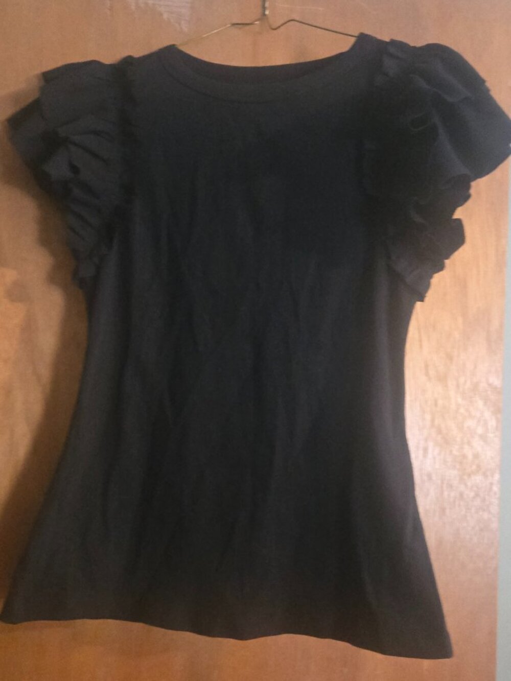 Black sleeveless ribbed shirt with ruffles at sleeve